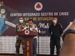 dr. Sergio Lobo portavoz Sentru Integradu Jestaun Krize kona ba Covid 19, ko&#039;alia ba Jornalista sira durante Konferensia imprensa iha sala Situasaun iha CCD (18/4)
