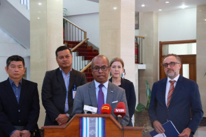 Ezekutivu sira husi Banco Nacional Ultramarino (BNU), Banku Australia and New Zeland (ANZ) iha Timor-Leste, Bank Rakyat Indonézia (BRI), Banku Mandiri inklui Banku Nasional Komeriu Timor-leste (BNCTL) atende hela entrevista husi jornalista iha Palásiu Prezidensiál Bairo Pite, kuarta (31/08).