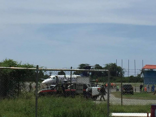 Ema hatun daudauk osan iha aviaun primeiru ho numeru TL 904/AN0904, iha aeroportu Komoro, Sexta (26/3)