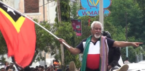 Eis Xefe Negosiador Prinsipal, Kay Rala Xanana Gusmao wainhira fila husi estranjeiru simu husi ema liu rihun ida simu  hafoin TL ho Australia hetan akordu delimitasaun Fronteira Maritima iha Marsu 2018