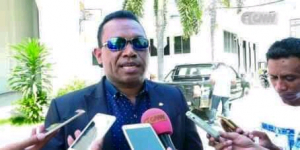 Deputadu Bankada Kmanek Haburas Unidade Nasionál Timor Oan (KHUNTO), Luís Róberto da Silva.