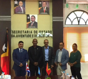 Ekipa husi Embaisada Kuba iha Timor-Leste foto hamutuk ho ekipa sira husi SEJD.