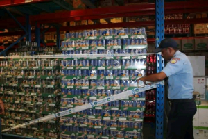 Ekipa Konjunta dada hela fita haleu sasan, ne’ebé fa’an husi empreza Timor Food. 