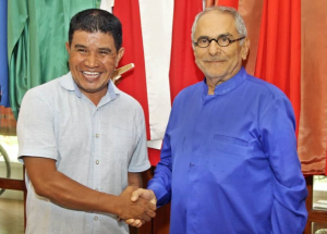 Eis Kandidatu Prezidente Repúblika (PR) Períodu 2022-2027, Hermes da Rosa Correia Barros, kaer hela liman ho Kandidatu José Ramos Horta iha nia rezidénsia, Faról, kuarta (23/03). 