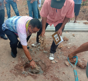 SEKoop, Elizario Ferreira hatuur daudauk fatuk dahuluk ba konstrusaun edifisiu Kooperativa Boeky Sahe iha Ostico, Vemase, Municipiu Baucau, Kinta (8/10)