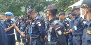 Diretór Departamentu Justisa Nasionál PNTL, Superintendente Xefe Agustino Gomes, ko’alia hela ho membru sira iha Komandu Munisípiu Dili, Kaikoli, kinta (02/12).