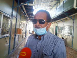 Deputadu CNRT, Domingos de Carvalho ko&#039;alia hela ba media sira iha Parlamentu Nasionál, segunda (26/7).