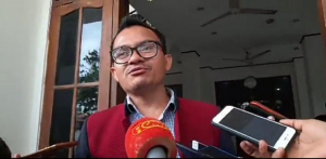 Kandidtu Felisberto Araújo Duarte ko’alia hela ba mídia sira, hafoin rejistu nia kandidatura Prezidente Repúblika (PR) iha Tribunál Rekursu (TR), Kaikoli, kinta (27/01). 