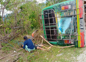 Bus Luabere ne’ebé hetan asidente iha Watukarabau, kuarta (02/03).