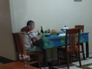 RD east his lunch in the house of congregation Societas Verbi Divini (SVD) in Maliana on October 2019