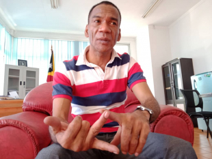 Prezidente Aportil Flávio Cardoso Neves iha intervista ho jornalista Tempo Timor iha nia kna&#039;ar fatin (7/8)