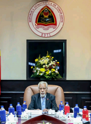 Primeiru Ministru (PM), Kay Rala Xanana Gusmão.