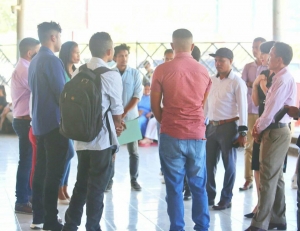Sekretáriu Estadu Formasaun Profisionál no Empregu SEFOPE Julião da Silva Sexta-feria ne’e iha Aeroportu Nicolao Lobato despedida joven nain ne’en (6) ne’ebé hetan oportunidade servisu ho skema sistema “traineeship” atu aprende oinsa maka implementa prosesu Rekoñesimentu ba Aprendizazen anterior ka RPL (Recognition of Prior Learning)., (16/08)