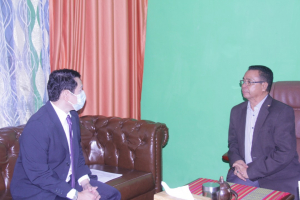 Sekretáriu Estadu Kooperativa (SEKoop), Elizário Ferreira koalia hela ho Embaixadór Thailandia nian, Kapol Poolpipat koalia hela kona-ba sira kooperasaun servisu ligadu ho formasaun ba funsionariu sira iha futuru, segunda (18/01). 