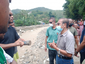 PM Taur Matan Ruak rona hela lian husi komunidade sira ne&#039;ebe hela besik Ponte Taibese nian, Tersa (6/4)