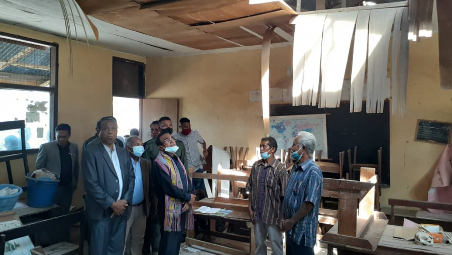 PR Lu Olo akompana husi Ministru Edukasaun Juventude Desportu, Dr. armindo Maia ho kometiva haree direta Kondisaun real eskola báziku  VIII iha iha suku Caibada, Baucau Vila, Kuarta (16/12).