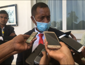 Ministru Transporte no Komunikasaun (MTK) José Agostinho da Silva ko&#039;alia ba jornalista sira kona-ba futuru Aeroportu rejionál iha Timor-Leste. Kuarta (16/9).