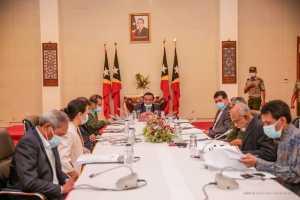 Prezidente Repúblika (PR) Francisco Guterres Lú-Olo Lidera hela diskusaun ho Primeiru Ministru Taur Matan ruak no ninia membru sira, iha palasiu Prezidensial, ko&#039;alia kona-ba haforsa médida iha Fronteira rai hafoin deskonfia membru GAM balun ba tuir seremonia Hasa&#039;e Sintu iha Atambua indonezia, (10/9)