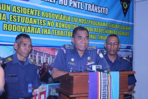 Portavóz Komando Jerál (Komjér), Polísia Nasionál Timor-Leste (PNTL), Superintendente Xefi, Arnaldo Araújo koalia hela ba jornalísta sira iha kuarel jerál PNTL Kaikoli, kuarta (23/09).