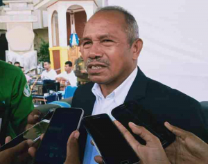 Ministru Edukasaun Juventude no Desportu (MEJD) Armindo Maia ko&#039;alia hela ho jornalosta sira iha tempu balun ba kotuk.