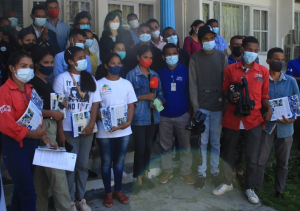 Ekipa Konsellu Imprensa ho Programa Nasaun Unidas ba Dezenvolvimentu (UNDP) no reprezentante Embaixada Japaun hasai foto hamutuk ho Jornalista sira.