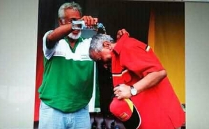 Lider kharismatiku Kay Rala Xanana Gusmao fui hela bee ba eis Prezidente ZEESM, Dr. Mari Alkatiri ninia ulun durante kampana Prezidensial 2017