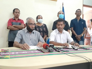 Vise Prezidente Partidu CNRT, Virgilio Smiith akompana husi sekretariu Jeral Interinu partidu CNRT, Jacinto Rigoberto ko&#039;alia ba jornalista sira iha sede Partidu Bairo dos Grillos Dili (5/5)