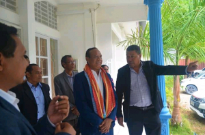 Prezidente Konsellu Imprensa (KI) Virgílio da Silva Guterres hatudu hela kondisaun KI nian ba Ministru Asuntu Parlamentár no Komunikasaun Sosiál (MAPKomS) Francisco Gerónimo. Segunda (26/10). 