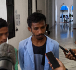 Portavoz Aliansa Universitáriu Timor-Leste (AUTL) Moises Soares Magno ko&#039;alia hela ho jornalista sira iha Parlamentu Nasionál (PN), Tersa (8/9).