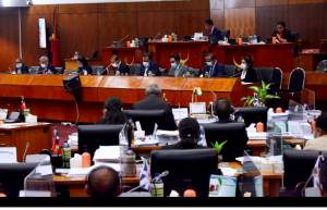 Primeiru Ministru VIII Governu Konstitusional ho nia membru sira iha plenaria Parlamentu Nasional durante debate Pedidu husi Prezidente da Republika kona ba estensaun Estadu Emerjensia dasanolu, kuarta (27/1)