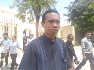 Padre Administradór provisóriu ba Apostóliku Dioseze Baukau, Alípio Pinto Gusmão ko’alia hela ba ba www.tempotimor.com iha katedral vila antiga, sabadu (13/11).