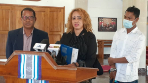 Artista señior Aida Pereira Belo ho nia ekipa ko&#039;alia hela ho média sira, kona-ba objetivu audiénsia ho PR Lú-Olo, iha palasiu Prezidensial Bairo Pite, Dili. Kuarta (23/9). 