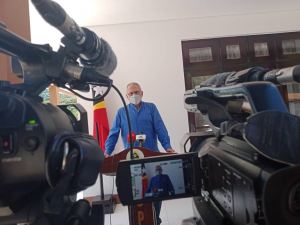 Eis Prezidente da Republika, Dr. Jose Ramos Horta ko&#039;alia ba Jornalista sira hafoin hasoru malu ho Primeiru Ministru Taur Matan Ruak iha Rezidensia Ofisial Primeiru Ministru ni&#039;an iha Farol, Dili (27/4)