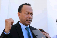 Ekipamentu ba Reabilitasaun Estrada Kelikai-Nahareka iha ona Dalan