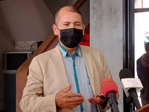 Kandidatu ba Ministru Administrasaun Estatal no atual Prezidente Komisaun Funsaun Publika, Faustinho cardoso, ko&#039;alia ba jornalista sira hafoin hasoru malu ho Primeiru Ministru Taur Matan Ruak iha Palasiu Governu Dili (4/5)