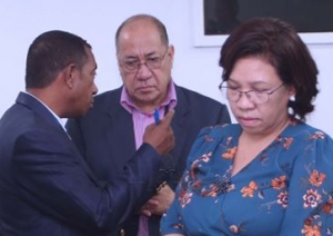 Ministra Financas en ezercisu, Sara Lobo hakruuk hela no iha nia kotuk Ministru Prezidencia Konsello Ministru, Agio Pereira rona hela lia fuan ruma husi MTK, Jose Agustinho da Silva