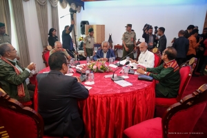 Kadeira tu;ur fatin ba Lider Istoriku, Kay Rala Xanana Gusmao ne&#039;ebe hatu&#039;ur entre fatin tu&#039;ur, Taur Matan ruak ho Prezidente da republika Dr. Francisco Guterres Lu Olo mamuk hela wainhira iha 9:42 Oras timor Leste, enkontru lideransa Istoriku sira hahu iha palasiu Prezidensial (10/2)