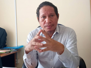 Adjuntu Komisáriu Komisaun Anti Korupsaun (KAK) Luis Oliveira Sampaio Ko&#039;alia hela ho jornalista tempotimor.com iha nia knaar fatin farol