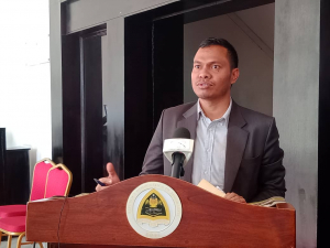 Sekretariu Estadu Juventude no Desportu (SEJD) Abrão Saldanha ko&#039;alia ba jornalista sira hafoin hasoru-malu ho Primeiru Ministru Taur Matan Ruak iha palasiu governu, kinta (02/07).