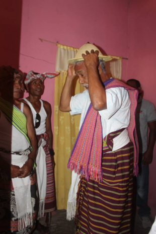 Lia-na&#039;in Munisípiu Manatuto fó hatais ba Komandante ein xefe Kayrala Xanana Gusmão ho identidade no kultura Manatutu nian. Tersa (8/9)