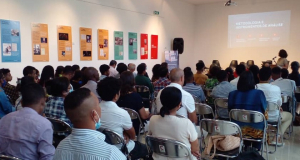 Partisipante sira ba lansamentu Projetu Konsultóriu Lingua Portugés iha Komemorasaun Loron Liberdade Imprensa no Loron Mundiál Lingua Portugéz, iha embaixada Portugal, Kolmera, tersa (03/05).