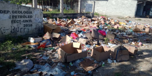 Lixu ne’ebé komunidade soe iha vila nova Baukau, sesta (01/04). 