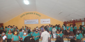 Estudante husi eskola ESG nú.01 Tirilolo, ne’ebé hela iha sentru konvensaun Baukau vila antiga, kuarta (06/04).