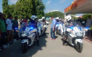 Polísia Militár (PM) no Polísia Nasionál Timor-Leste (PNTL) halo hela prepara simulasaun hodi simu bainaka alta entidade husi internasionál iha Aeroportu internasionál Nicolau Lobato,Komoro, sábadu (14/05).