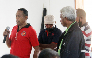 Grupu Movimentu boot haat (4) iha Munisípiu Baukau deklara ofisialmente fó apoiu ba Prezidente Partidu CNRT, Kay Rala Xanana Gusmão no José Ramos Horta, iha salaun enkontru Igreja Katederal Dili, domingu (06/02). 