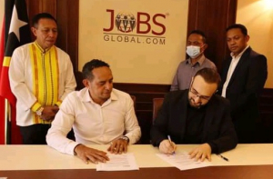 Diretór Incanto Group, Joanico, asina hela akordu ho Prezidenti Arabian Centers Human Resources Group Jobs Global, Samer Salibi.