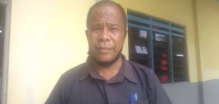 Adminisitradór Postu Adminisitrativu Venilale, Miguel Mendes Manso Guterres ko&#039;alia hela ba www.tempotimor.com iha salaun uma dame uatulete, segunda (28/03).