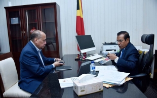 Primeiru Ministru Taur Matan Ruak hasoru malu hela ho Ministru Estadu Prezidencia Konsellu Ministrus Hermenegildo Agusto Pereira