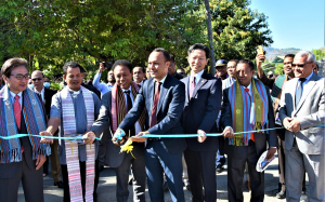 inistru Obras Públikas (MOP), Abel Pires da Silva, reprezenta Primeiru Ministru (PM), Jenerál Taur Matan Ruak, inaugura estrada ligasaun Hera ba Manatutu.