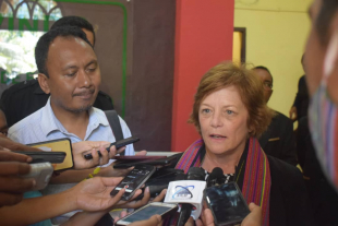 Embaixada EUA Kathleen Fitzpatrick ko&#039;alia hela ho jornalista iha SEJD Lecidere, Kinta (3/9)
